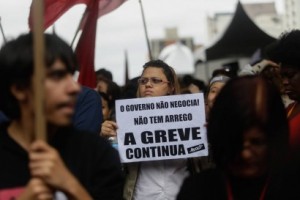 Professores protestam por melhores condições de trabalho em São Paulo