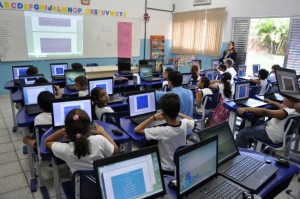 Sala de Aula não é um oasis de liberdade, como alguns pesquisadores querem fazer crer… - See more at: http://www.ambientelegal.com.br/a-loucura-no-trabalho-docente/#sthash.gRJ5noJq.dpuf