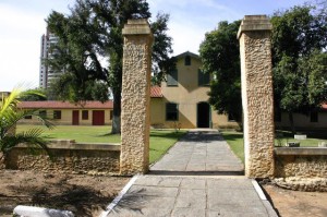 Sítio do Capão - Casa Grande, Capela e Senzala em um único conjunto arquitetônico, construído pelo Regente Feijó -  bem tombado e restaurado