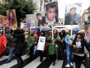 Mães protestam em Roma contra a poluição