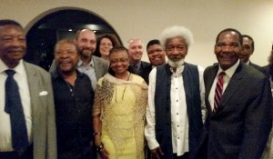 Momento de sincronicidade permitiu um encontro relevante para a mudança de atitude do governo federal: o jantar em homenagem ao dramaturgo Wole Soyinka. Na foto, da esquerda para a direita: Meldon Hollis,assessor do Presidente Obama e Coordenador das Universidades Historicamente Negras dos Estados Unidos (são 130 nos EUA, desde 1830...), o compositor e cantor Martinho da Vila, o Advogado Geral da União -AGU, Luís Adams, advogada Luciane Vieira, a Ministra dos Direitos Humanos, Mulheres e Igualdade Racial, Nilma Lino Gomes, eu, Antonio Fernando Pinheiro Pedro, Prof. Ronaldo, Secretário Executivo da SePPIR, o Prêmio Nobel de Literatura, Dramaturgo Wole Soyinka e o Reitor das Faculdades Zumbi dos Palmares, Jose Vicente.