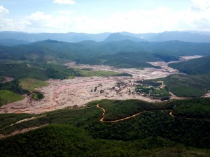 Acordo entre governo e mineradoras... atola na lama da Samarco 