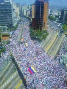 Povo nas ruas contra Maduro