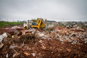 Destinação irregular dos resíduos da construção civil - alvo da reunião da APETRES
