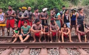 Índios Krenak. Abrangidos pelo pedido do MPF. Desastre representou a "morte do rio sagrado".