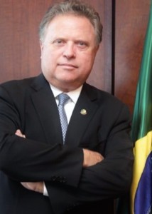  Senador Blairo Maggi (PMDB-MT). Relator da PEC 65 na CCJ