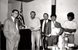 Conferência dos Povos Indígenas na OAB - Antonio Fernando Pinheiro Pedro, Coordenador da Subcomissão de Meio Ambiente da CDH da OAB/SP, Ricardo Carrara Neto, Presidente-Executivo da Comissão de Direitos Humanos – CDH, da OAB/SP, sertanista Henrique Sérgio Bünger, Técnico Indigenista da FUNAI, Élio Figueiredo, Magistrado aposentado por Rondônia, coordenador do Grupo de Questões Indígenas da SMA-CDH-OAB/SP, Antonio Herman Benjamin, promotor de justiça que presidia com Pinheiro Pedro a Comissão de Juristas para a Consolidação das Lei Ambientais – hoje Ministro do STJ, e o líder indígena Idjarruri Karajá, da Ilha do Bananal – membro do Comitê dos Povos Indígenas Brasil 500 Anos.