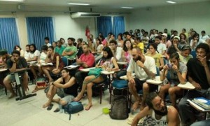 Uma massa de "barrados no baile", sempre em busca de algo contra o qual se revoltar...