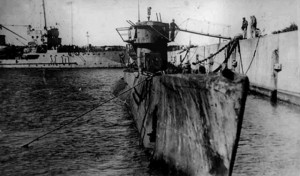 U-977 rende-se às autoridades da Argentina, no final de 1945, após quatro meses ininterruptos de navegação