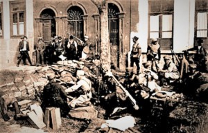 Soldados e insurgentes entricheirados no bairro do Pari - 1924