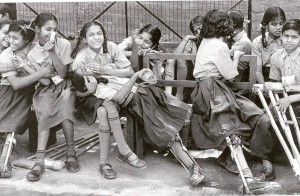 Foto dos anos em que a pólio era algo do cotidiano na infância brasileira