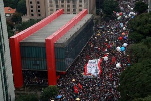 Protesto em São Paulo, no dia 15 de maio de 2019 - confusão entre "Cortes" e "Contingenciamento" revela falha na comunicação do governo e favorece mobilização contrária