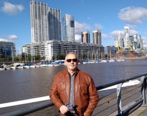  Porto Madero, em Buenos Aires. Fosse no Brasil, o local ainda estaria em ruínas e o projeto devidamente judicializado... 