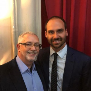 Eduardo Bolsonaro com Antonio Fernando Pinheiro Pedro (foto RB)