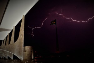 Tempestade sobre o Planalto (foto- Gustavo Miranda - O Globo)